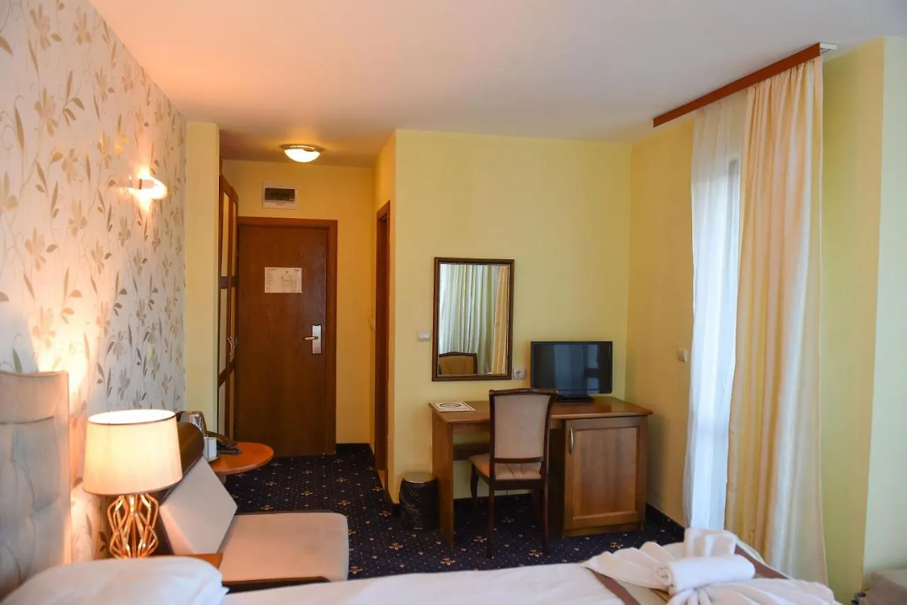 Family Hotel Lazur 반스코