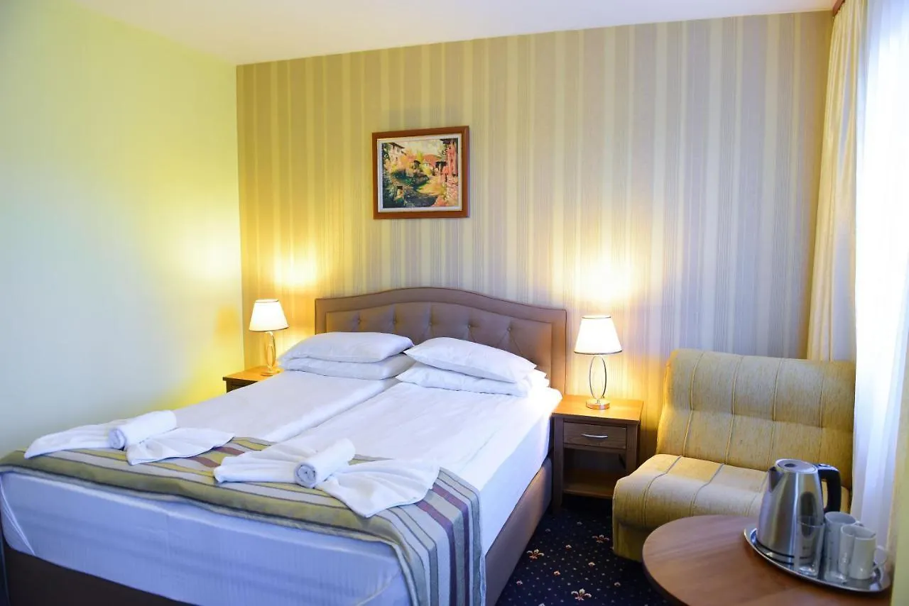 Family Hotel Lazur 반스코